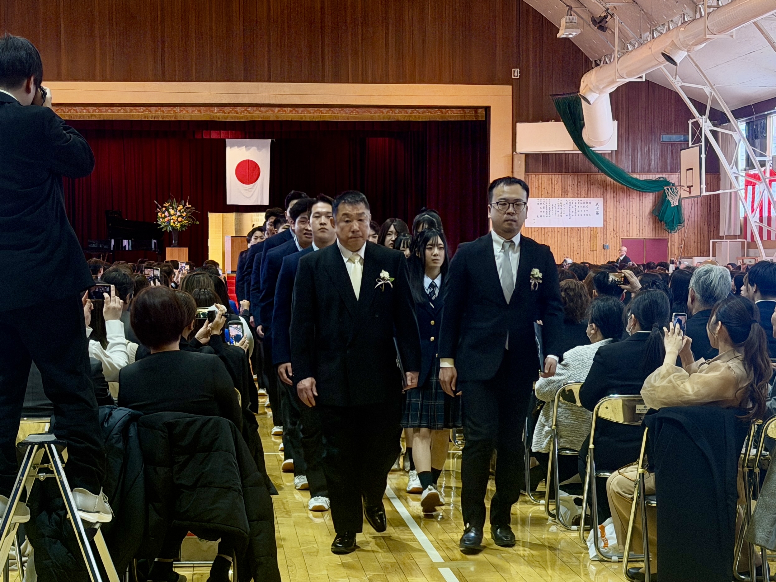 卒業式➁A組B組退場