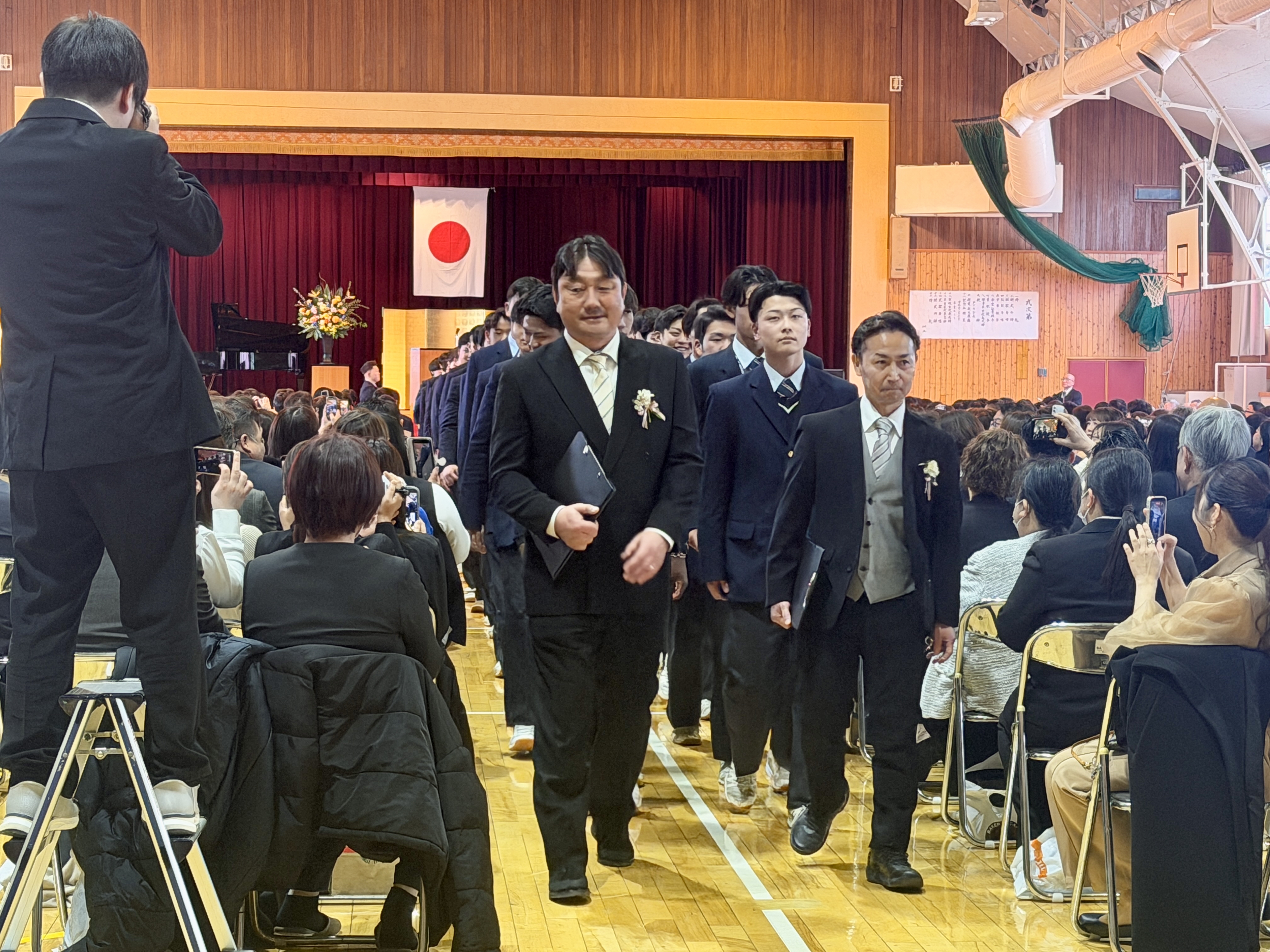 卒業式③C組D組退場