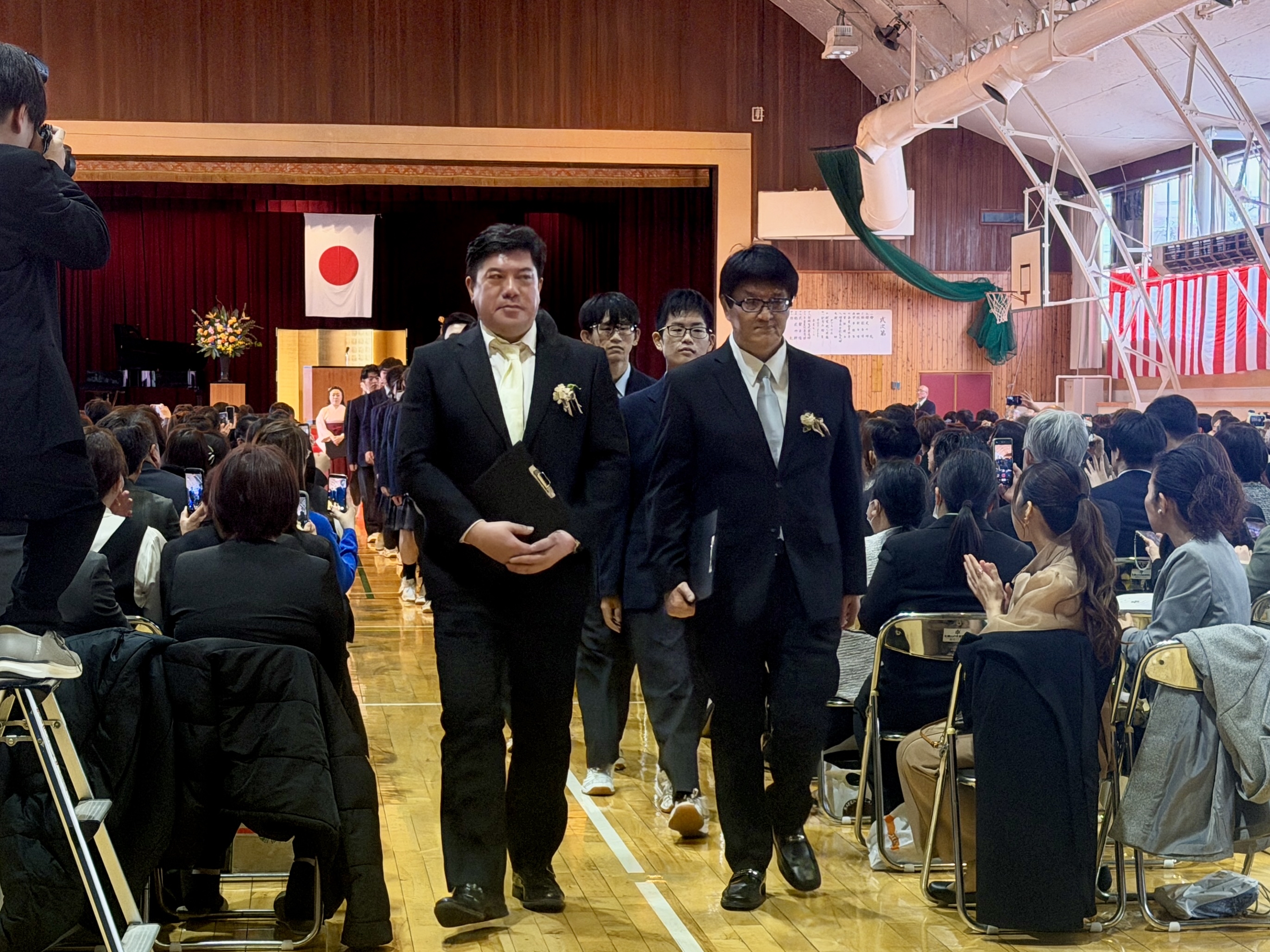 卒業式④E組退場