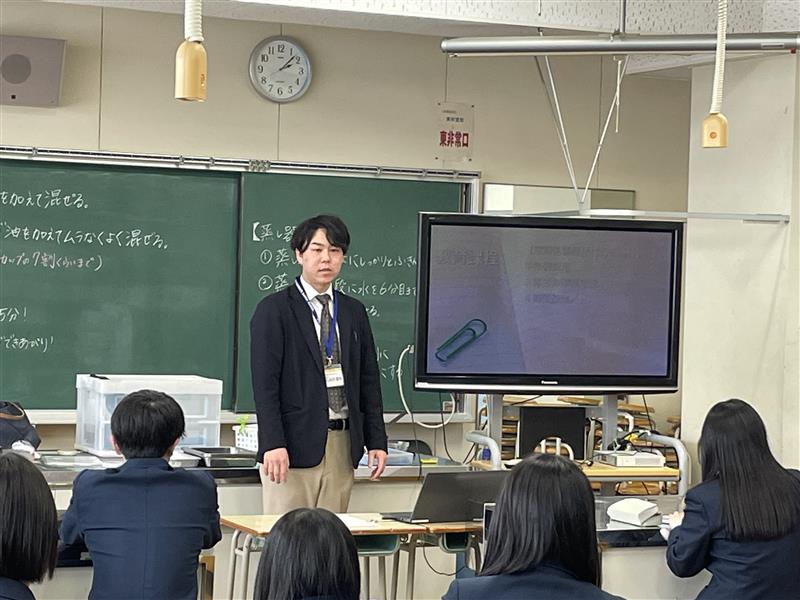 中学校進路オリエンテーションに本校教員が参加しました