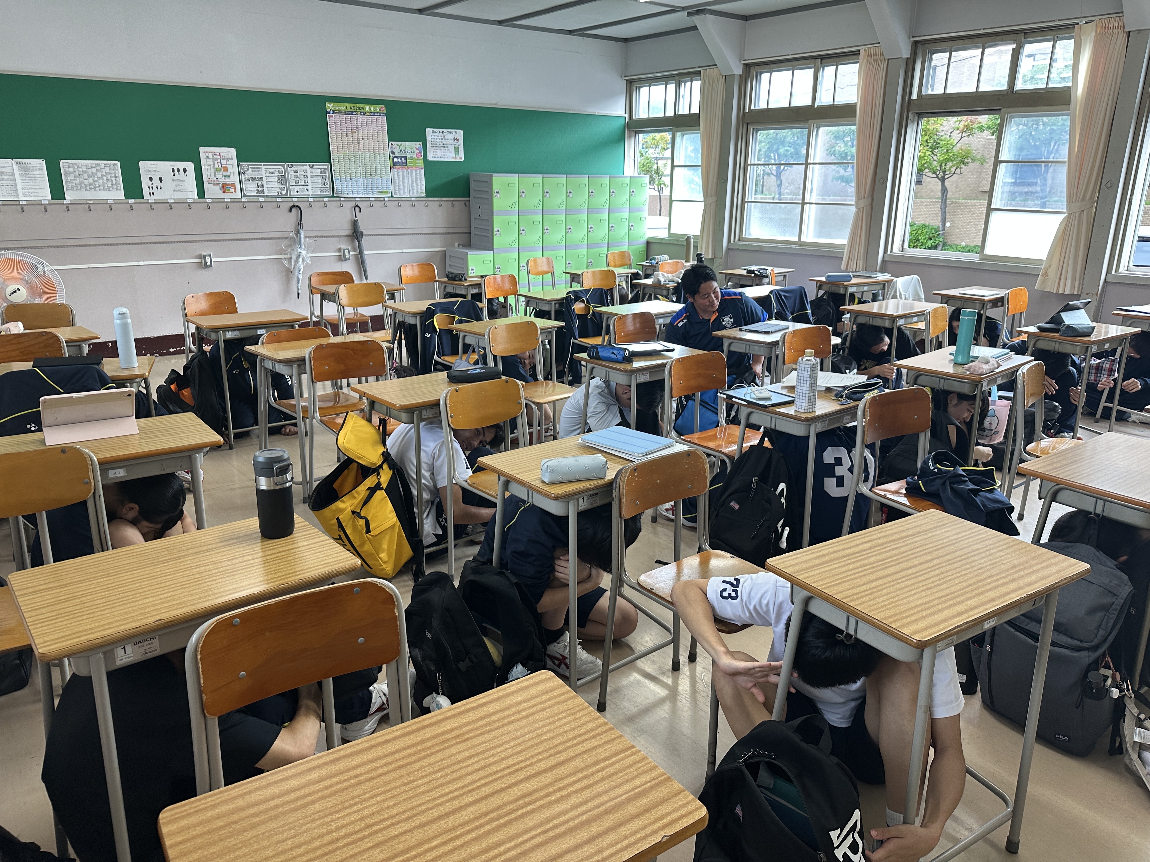 シェイクアウト訓練・避難訓練・交通安全講話を行いました